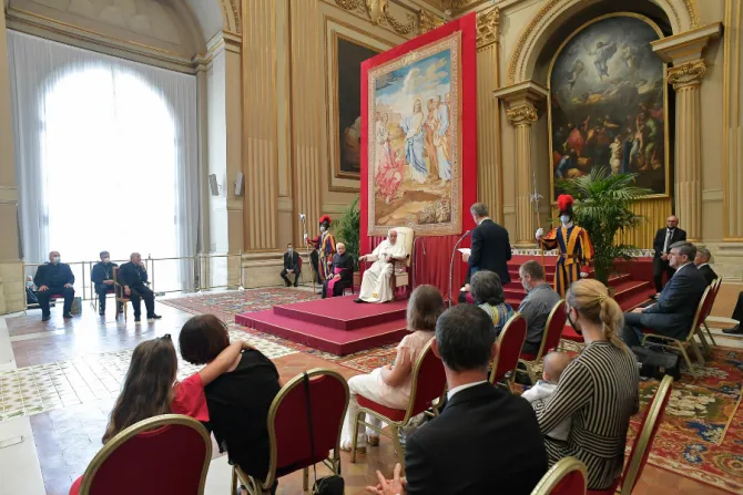 Pope Francis meets deacons in Vatican Hall of Blessings